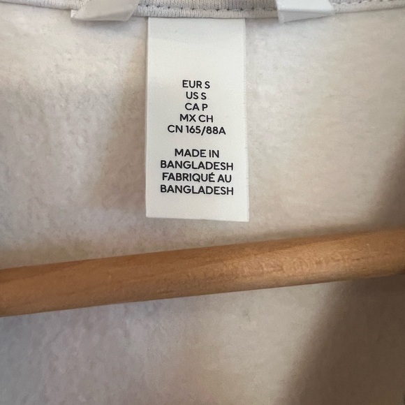 h&m Le Marais White Sweatshirt with Black Text Small - Picture 3 of 3